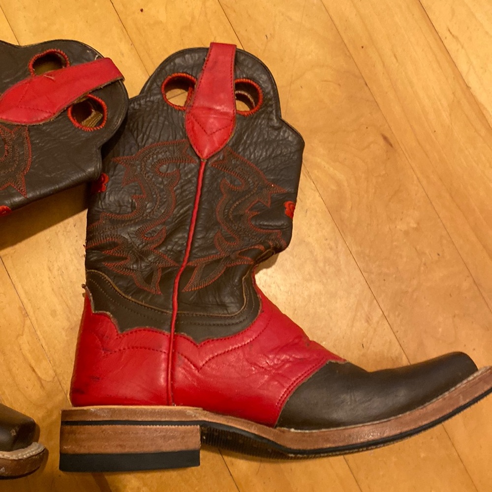 Cowhide cowgirl high quality boots. Red and brown size 4.5, made in Mexico.
